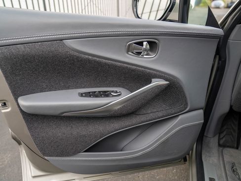 Used 2021 Aston Martin DBX image 14