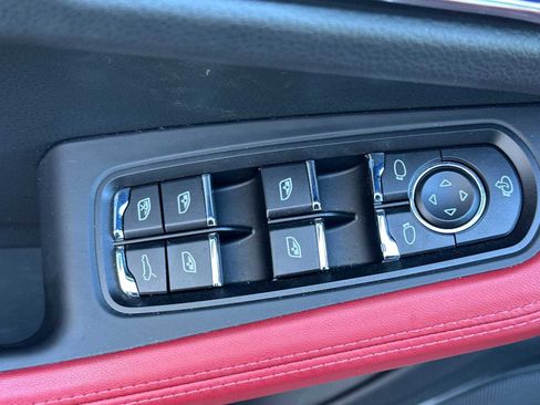 Certified 2025 Porsche Macan GTS image 13