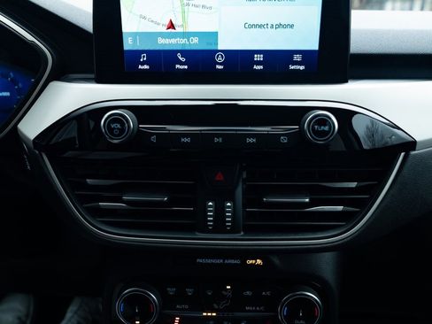 Used 2022 Ford Escape SEL w/ Technology Package image 16