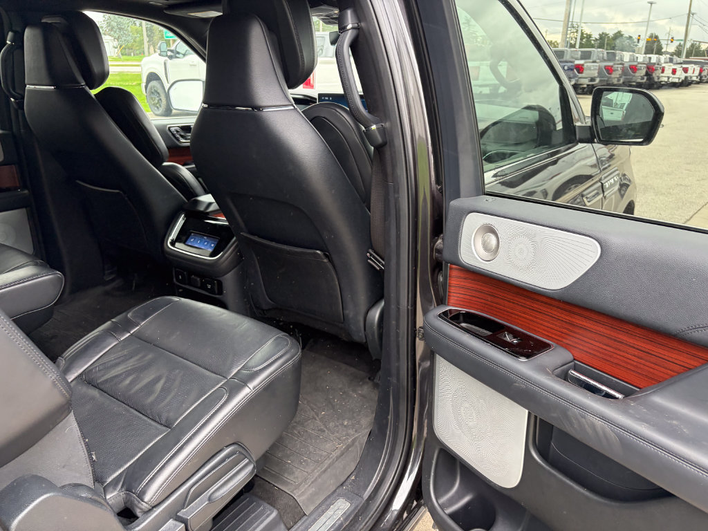 Used 2024 Lincoln Navigator L Reserve AWD/4WD image 18