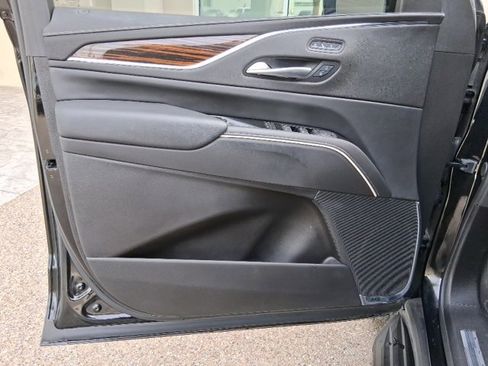 Used 2024 Cadillac Escalade Premium Luxury image 13