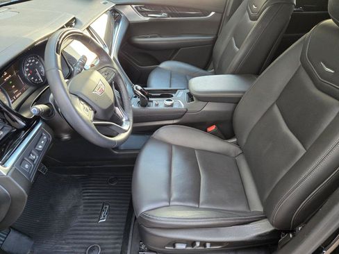 Used 2023 Cadillac XT6 Premium Luxury w/ Technology Package FWD image 11