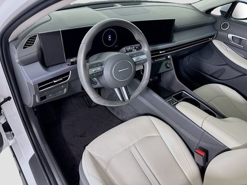 Used 2024 Hyundai Sonata SEL w/ Convenience Package FWD image 9
