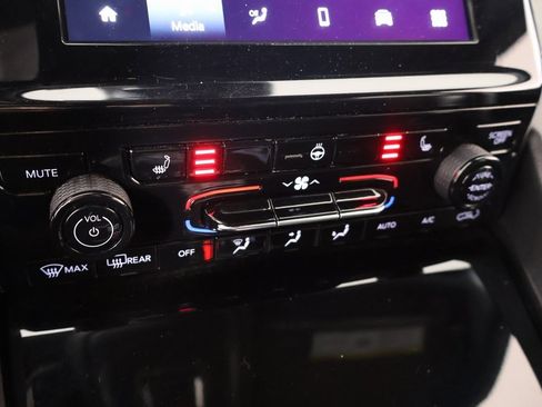 Used 2024 Jeep Grand Cherokee L Laredo image 7