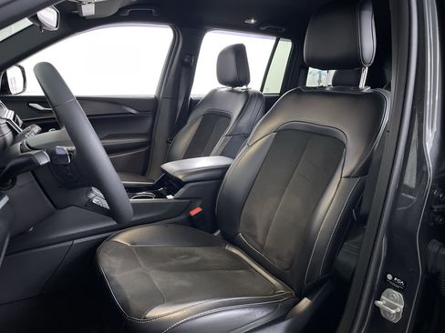 Used 2023 Jeep Grand Cherokee Altitude image 12