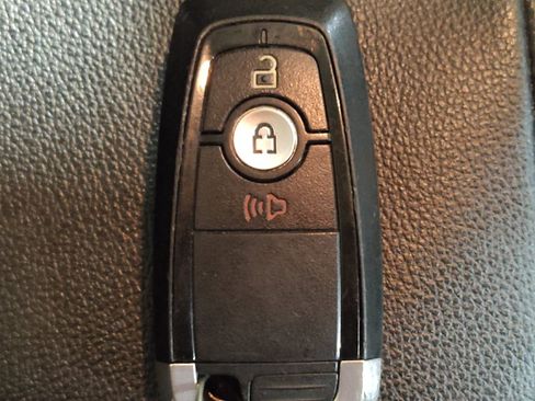 Used 2021 Ford EcoSport Titanium FWD image 32