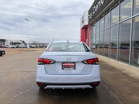 New 2025 Nissan Versa SV w/ Trunk Package FWD image 3