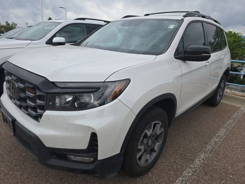 Used 2023 Honda Passport TrailSport image 2