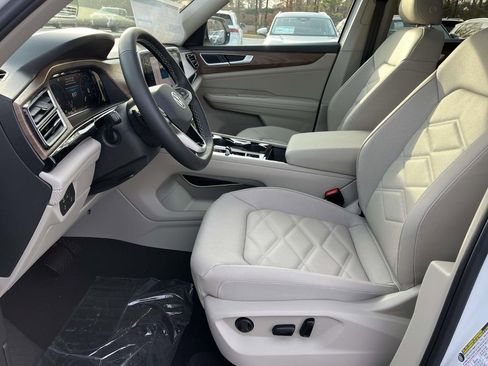 New 2026 Volkswagen Atlas SE FWD image 14