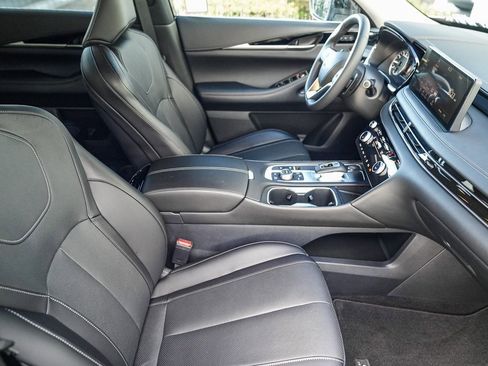 Certified 2025 INFINITI QX60 Pure image 15