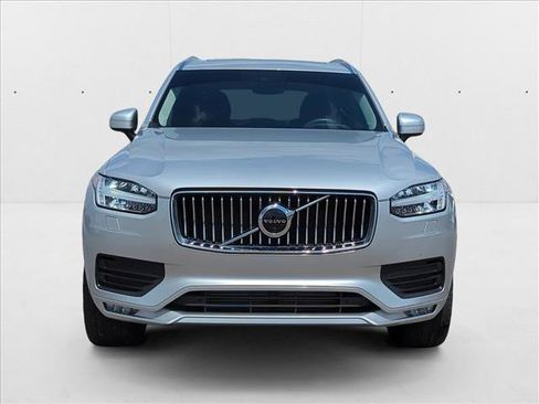 Used 2022 Volvo XC90 T6 Momentum w/ Advanced Package image 2
