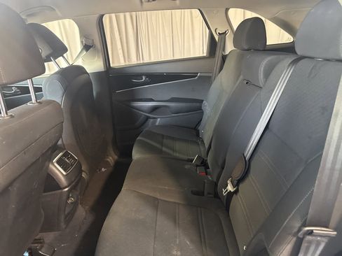 Used 2019 Kia Sorento L image 13