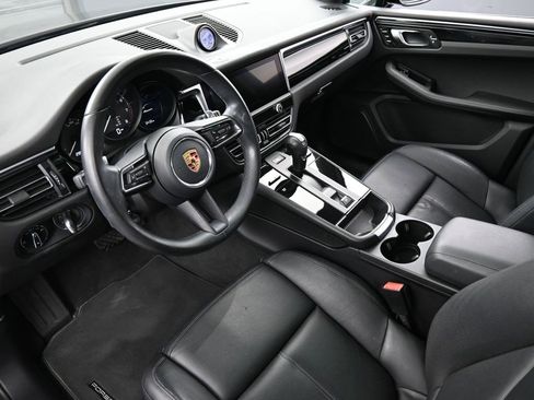Certified 2023 Porsche Macan Turbo image 4