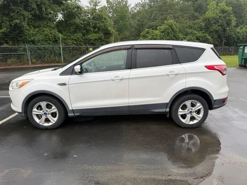 Used 2015 Ford Escape SE FWD image 2