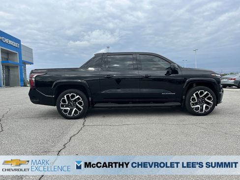 New 2024 Chevrolet Silverado EV RST image 8