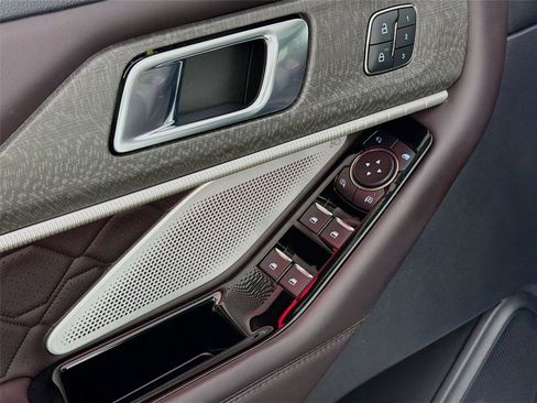 Used 2025 Ford Explorer Platinum w/ LUX Leather Package image 19