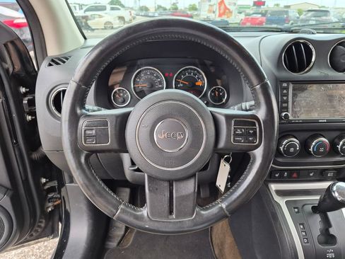 Used 2014 Jeep Compass Latitude FWD image 31