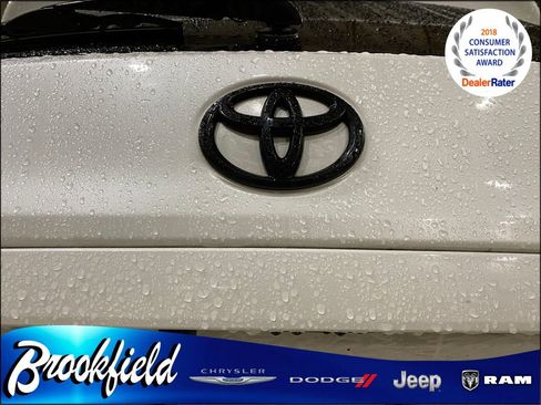 Used 2022 Toyota Corolla Cross XLE image 12
