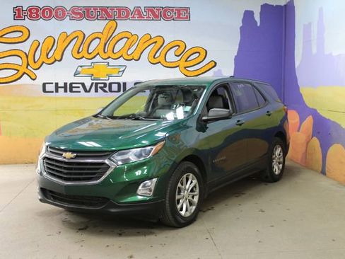 Used 2019 Chevrolet Equinox LS w/ LS Convenience Package FWD image 2