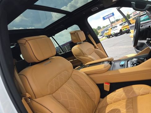Used 2025 Jeep Grand Wagoneer Series III w/ Rear Seat Video Group 1 AWD/4WD image 40