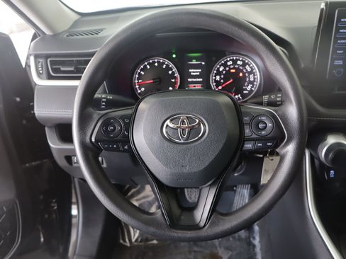 Used 2021 Toyota RAV4 LE image 12
