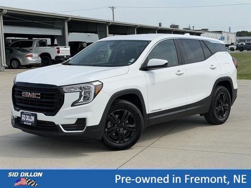 Used 2023 GMC Terrain SLE FWD image 1