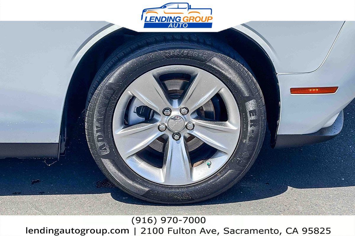 Used 2022 Dodge Challenger SXT RWD image 9