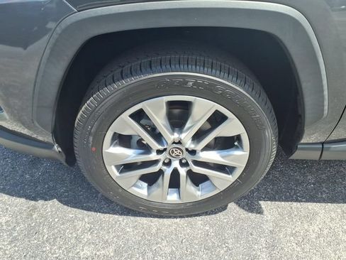 Used 2023 Toyota RAV4 XLE Premium FWD image 4