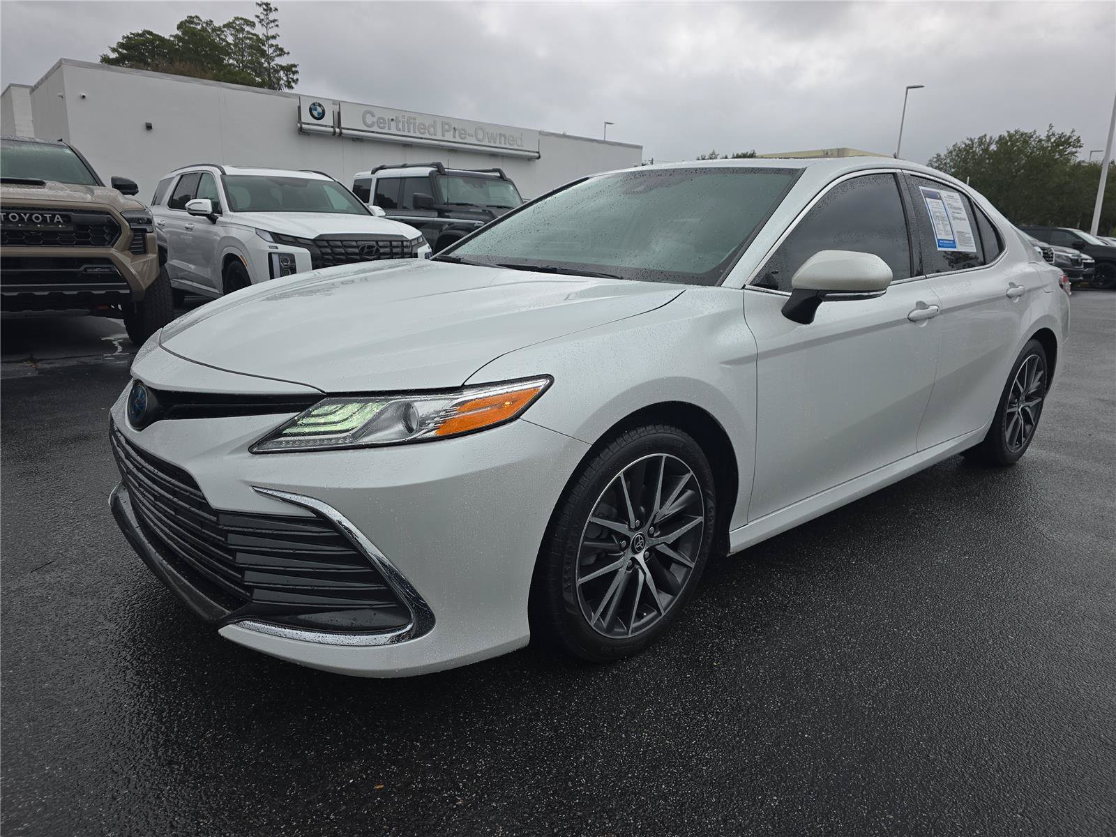 Used 2022 Toyota Camry XLE w/ Navigation Upgrade Package FWD image 6