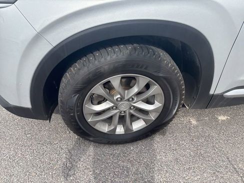 Used 2019 Hyundai Santa Fe SEL image 11