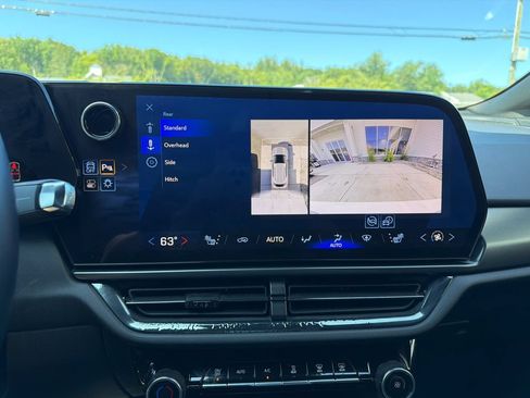 Used 2024 Chevrolet Equinox EV RS FWD image 34