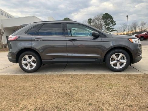 Used 2020 Ford Edge SE image 2