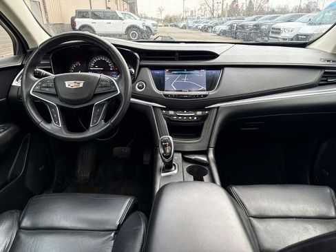 Used 2017 Cadillac XT5 Luxury w/ Driver Awareness Package FWD image 3