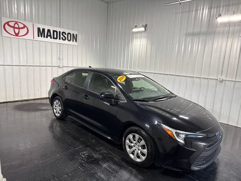 Used 2024 Toyota Corolla LE FWD image 4