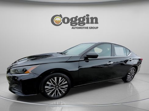 Used 2024 Nissan Altima 2.5 SV image 5