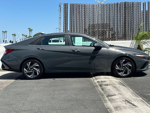 Used 2024 Hyundai Elantra Limited FWD image 3