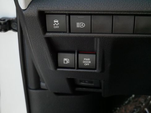 Certified 2026 Toyota Sienna LE FWD image 27