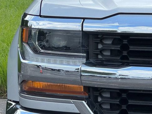 Used 2017 Chevrolet Silverado 1500 LT w/ All Star Edition AWD/4WD image 4