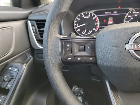 Used 2025 Nissan Rogue S FWD image 15