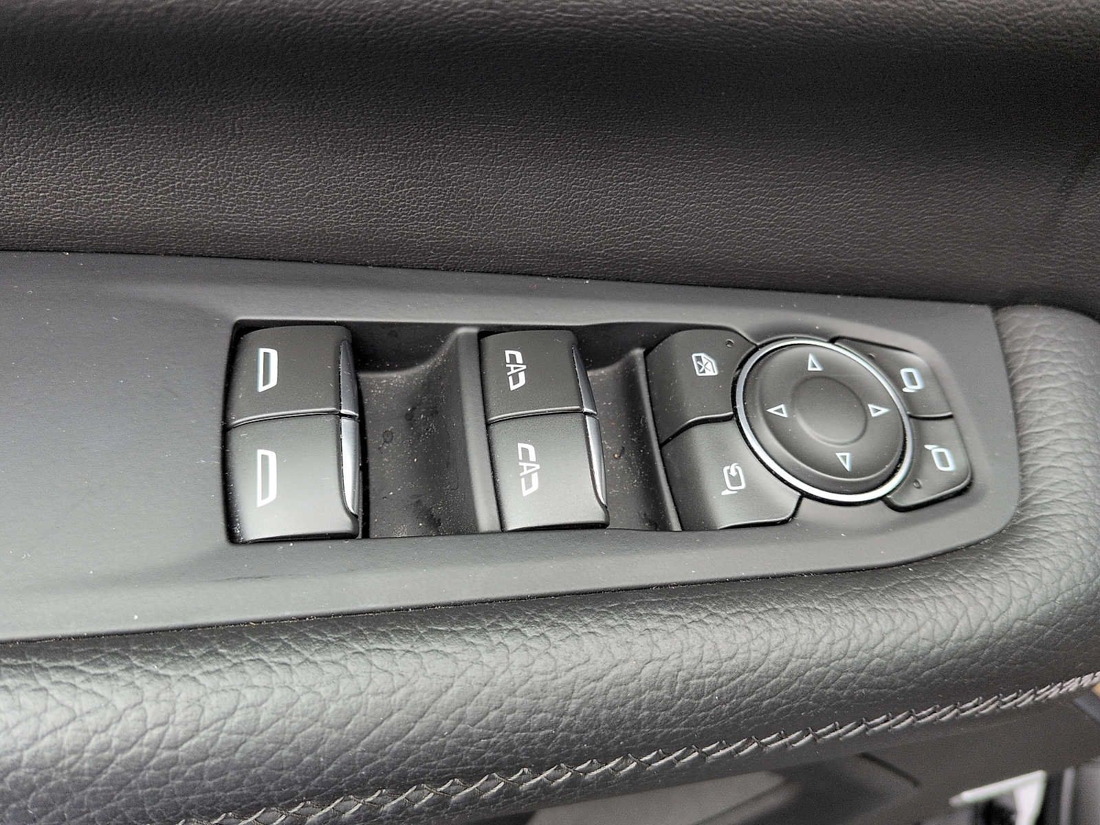 Used 2025 GMC Yukon XL Denali AWD/4WD image 15