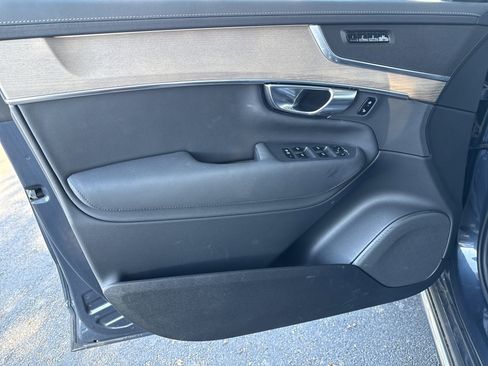 Used 2025 Volvo XC90 B6 Plus image 14