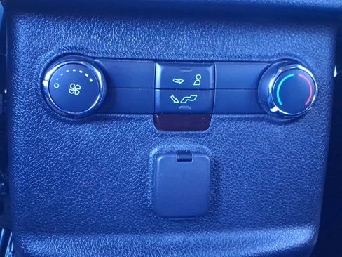 Used 2018 Ford Explorer XLT w/ Equipment Group 202A FWD image 24