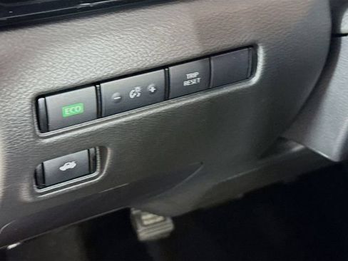 Used 2024 Nissan Sentra SV FWD image 9