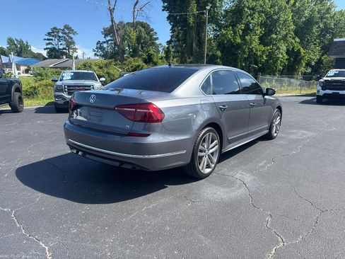 Used 2017 Volkswagen Passat 1.8T R-Line FWD image 5