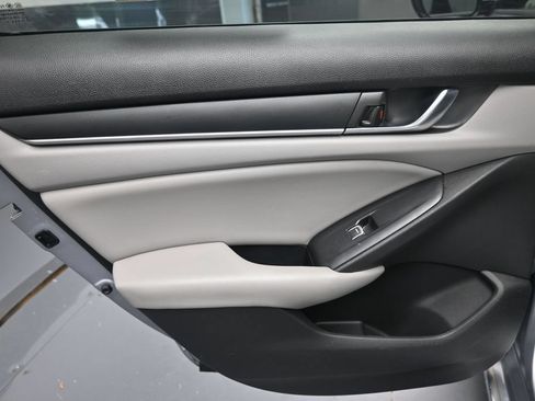 Used 2019 Honda Accord EX image 22