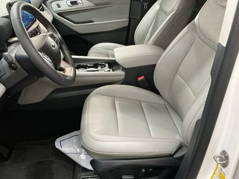 Used 2025 Ford Explorer Active w/ Active Comfort Package image 14