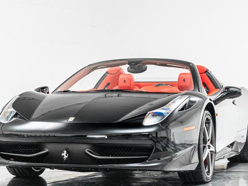 Used 2015 Ferrari 458 Spider RWD image 5