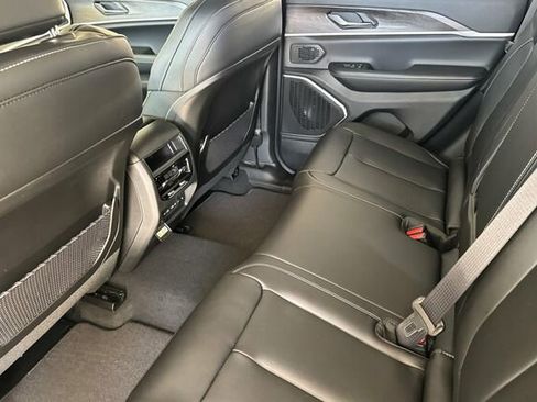 New 2026 Jeep Grand Cherokee Limited AWD/4WD image 9