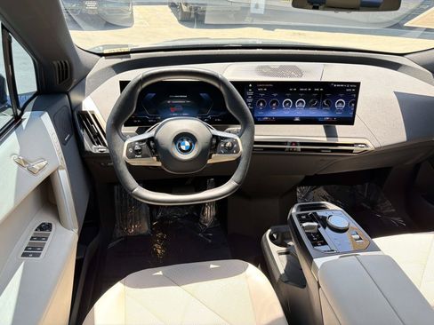 Used 2023 BMW iX xDrive50 w/ Sport Package AWD/4WD image 8