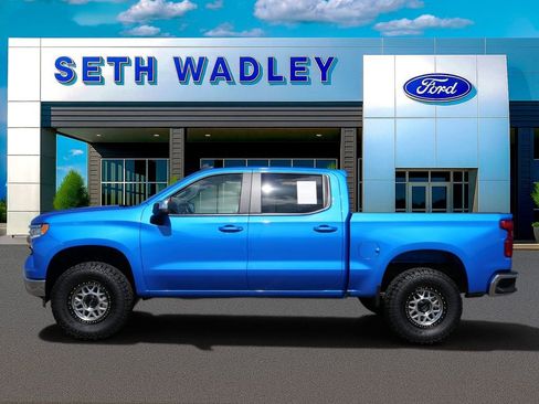Used 2025 Chevrolet Silverado 1500 LT AWD/4WD image 3